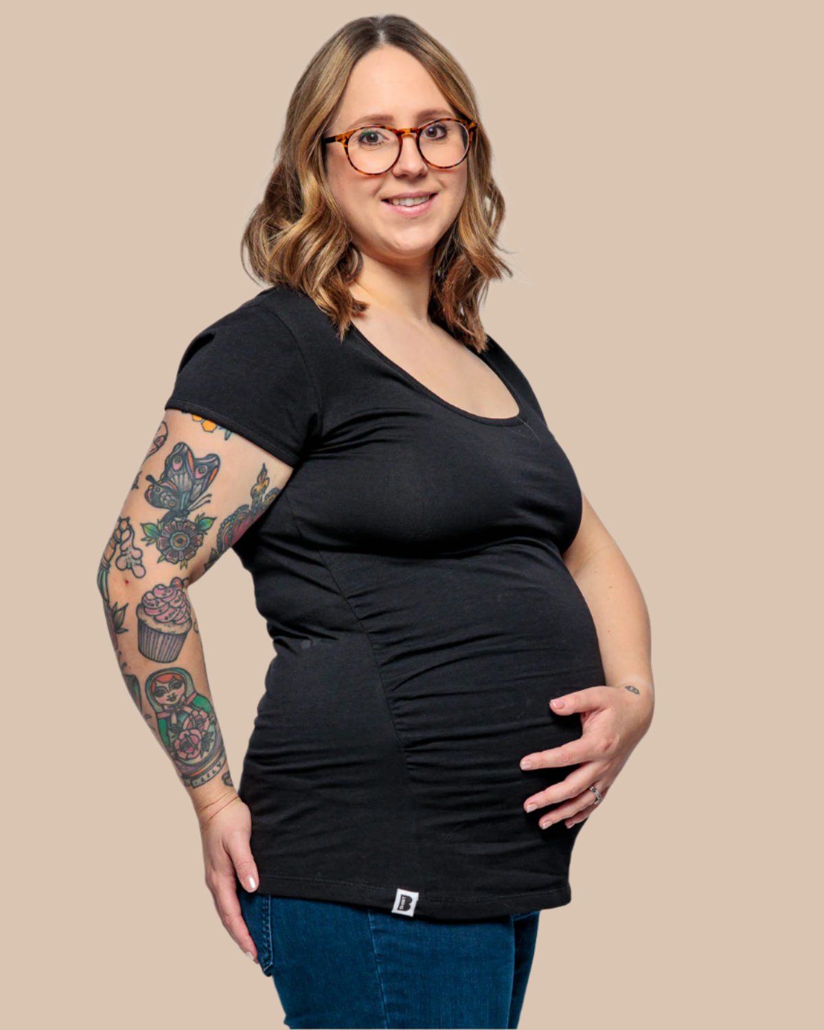 Maternity shirt sleeved t-shirt in Black Organic Cotton for pregnancy