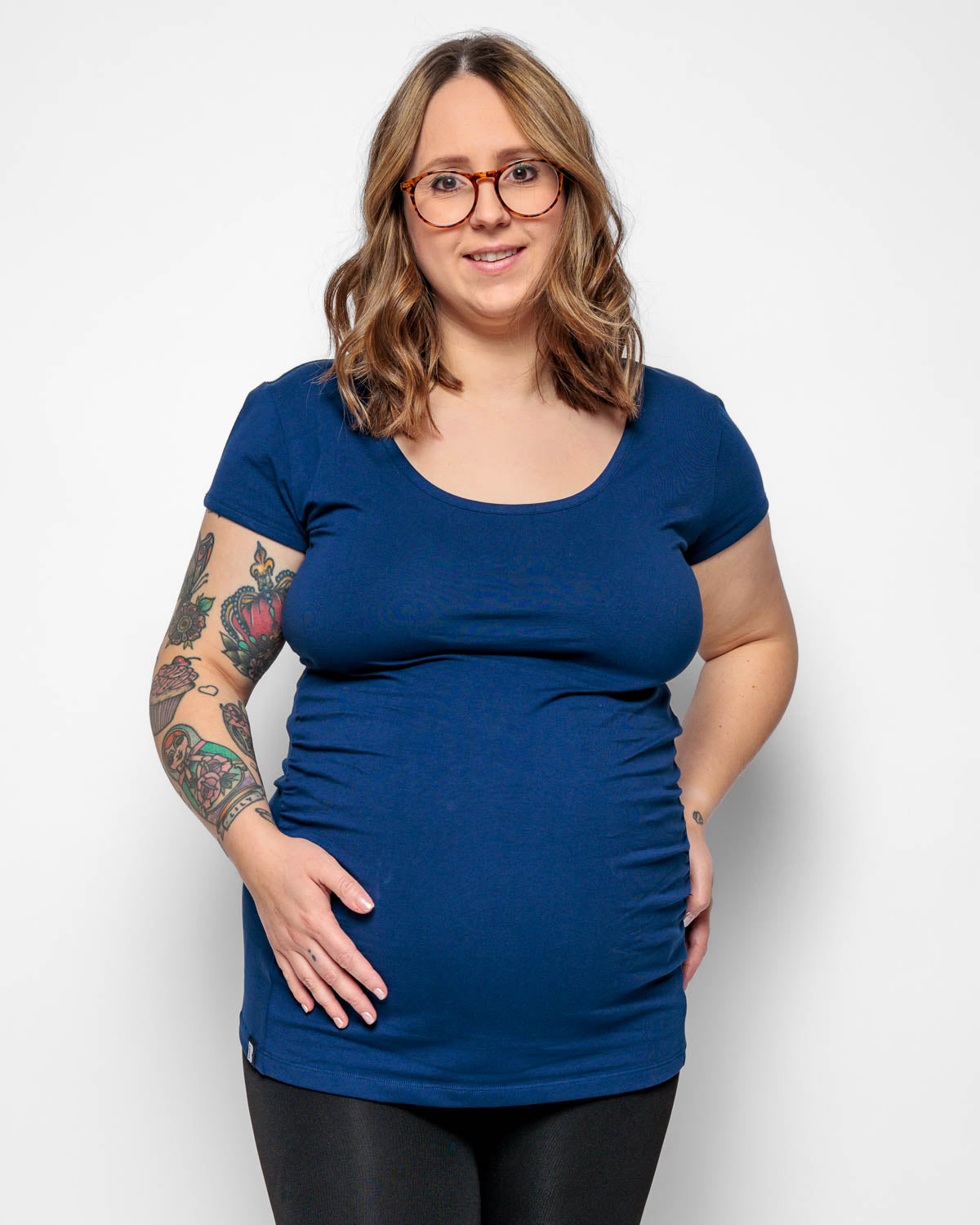 Maternity shirt sleeved t-shirt in Navy Blue Organic Cotton for pregnancy
