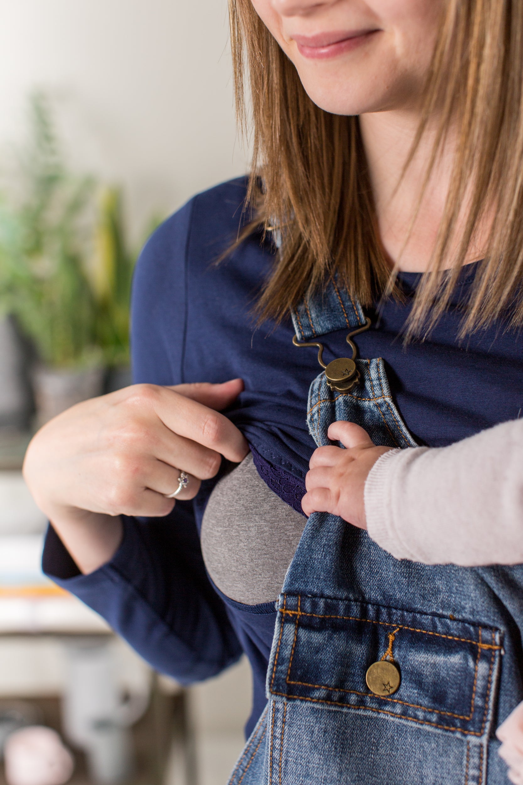 Organic Long Sleeve Breastfeeding Top in Navy *PreLoved*