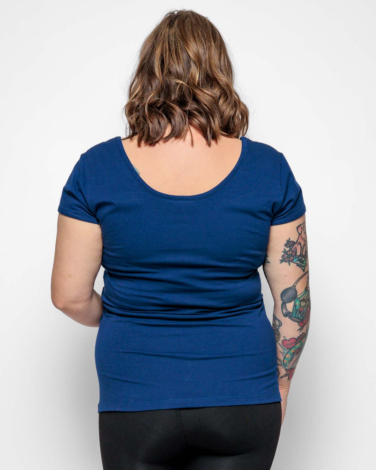 Maternity shirt sleeved t-shirt in Navy Blue Organic Cotton for pregnancy