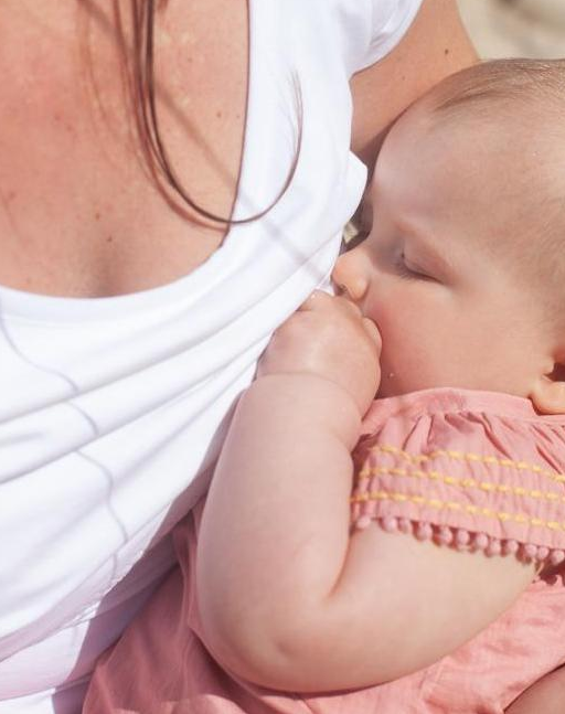 Nursing T-shirt in White for breastfeeding