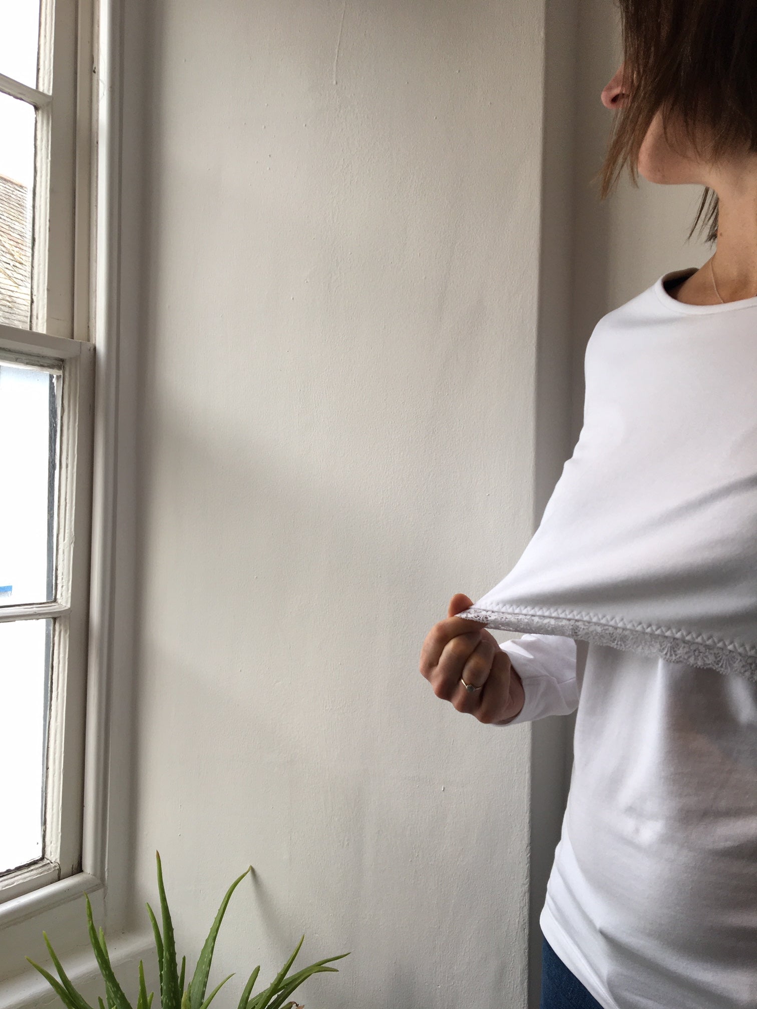 Organic Long Sleeve Breastfeeding Top in White *PreLoved*